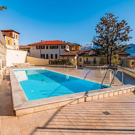 Wonderful Frescoed Apartament *