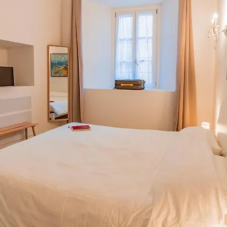 Wonderful Frescoed Apartament Menaggio